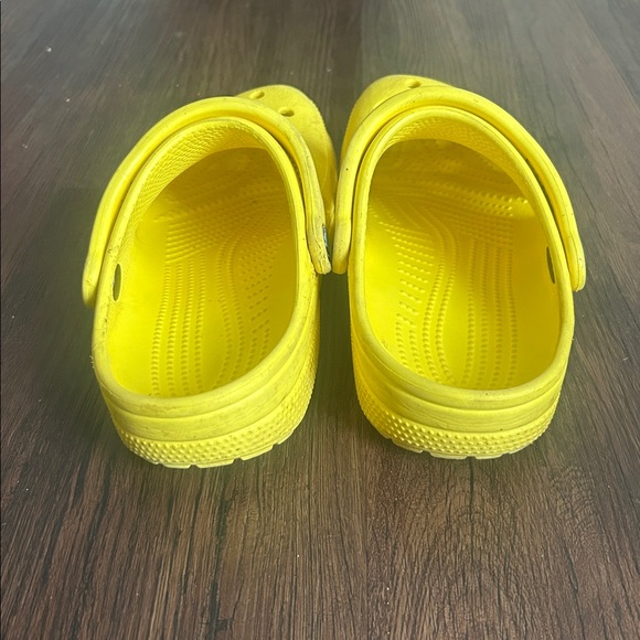 Crocs bundle white/yellow size 5 youth/ 7 women - Picture 11 of 12
